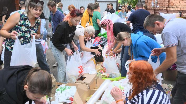 Azərbaycan icmaları  Kursk qaçqınlarına yardım göstərir