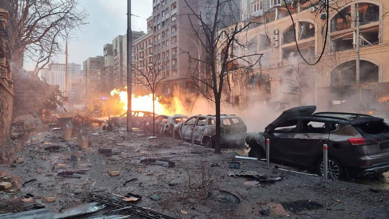 Kiyevə atılan raket  Azərbaycan restoranını DAĞITDI  - FOTO/VİDEO