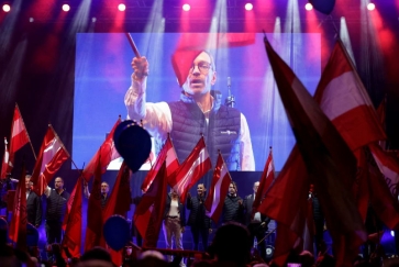 Austria's far-right Freedom Party officials sing SS song at funeral of former    member