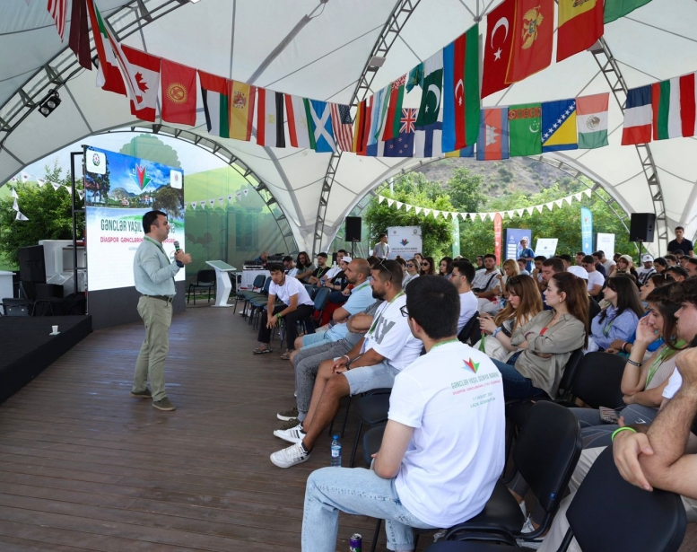 V Yay Düşərgəsində “Müasir dövrün səriştələri” mövzusunda    seminar keçirilib