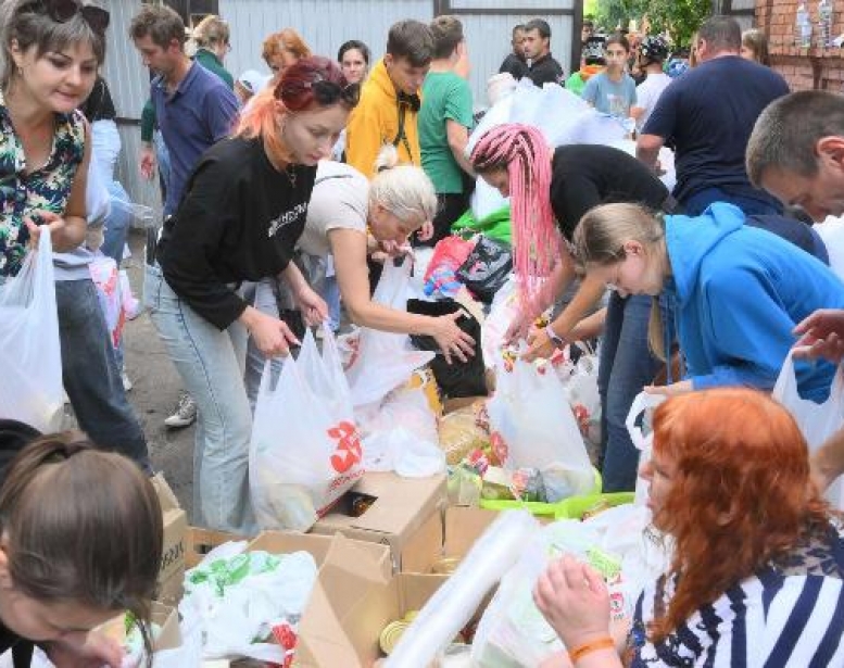 Azərbaycan icmaları  Kursk qaçqınlarına yardım göstərir